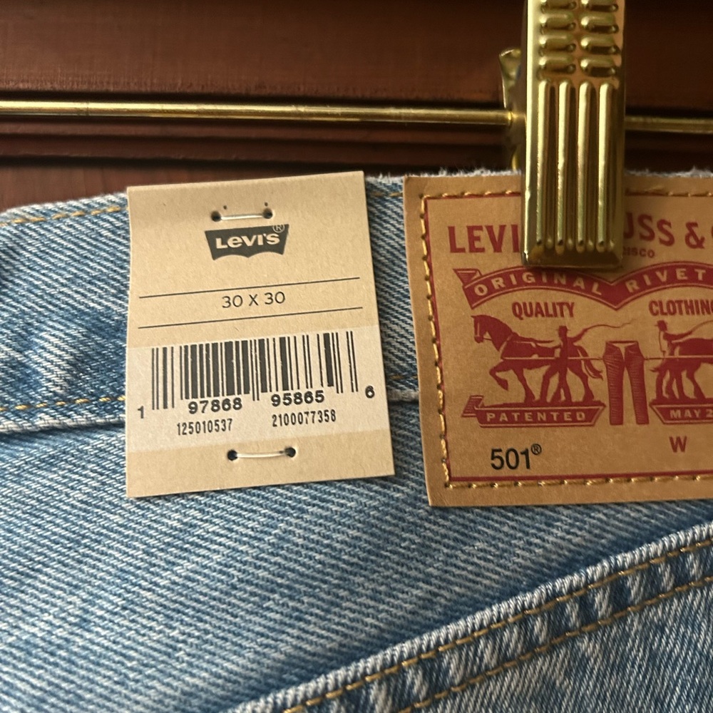 Levi's women’s Blue Jeans with Silver Stripes - Picture 3 of 6